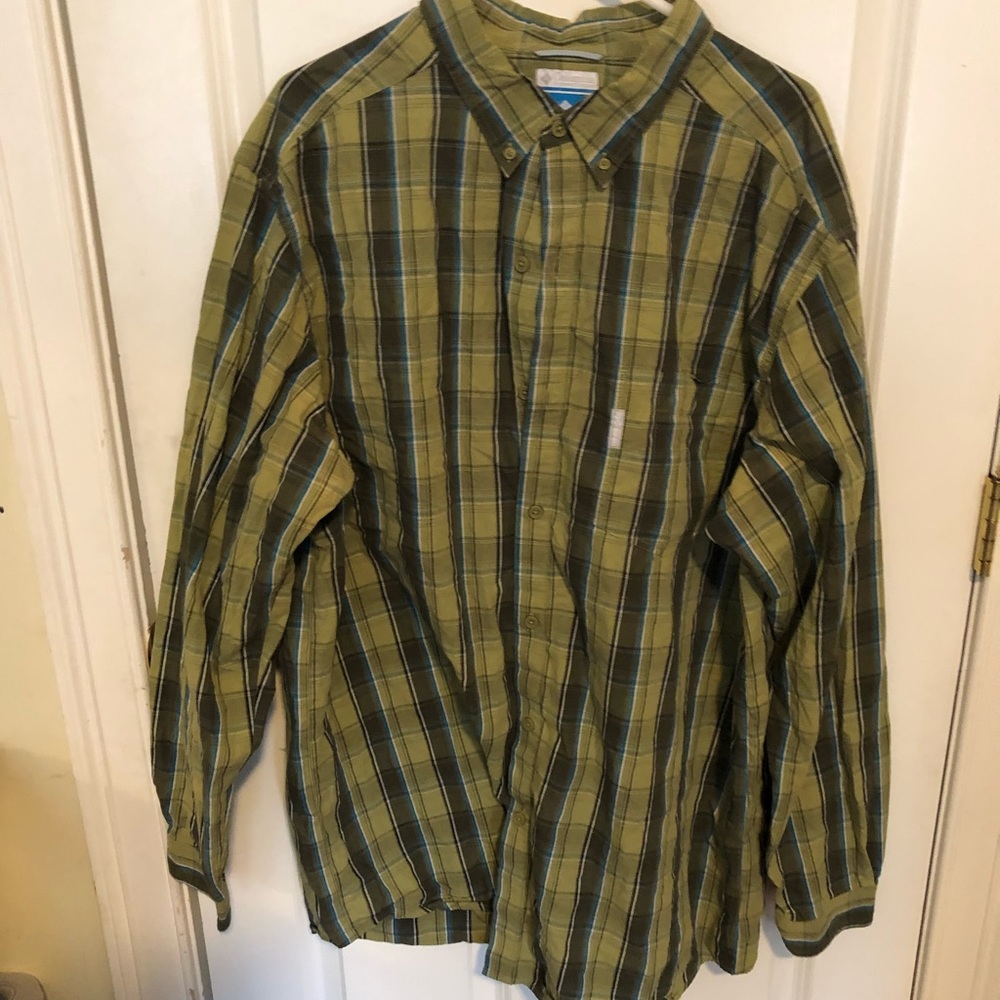 Columbia Green plaid button down Men’s shirt
